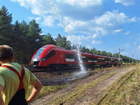 wizualizacja pożaru nasypu kolejowego z uszkodzoną siecią trakcyjną