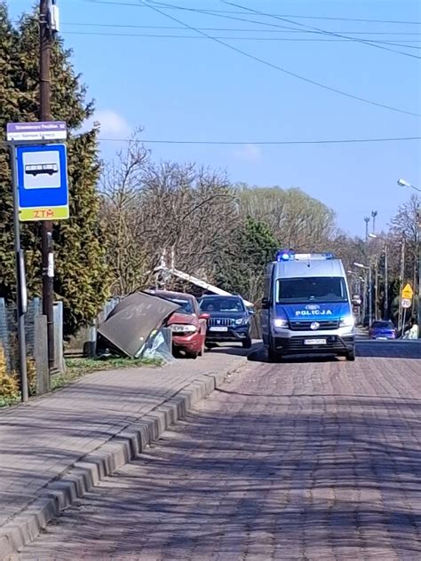 Zdjęcie przedstawiające typowy przystanek autobusowy w Dąbrowie Górniczej