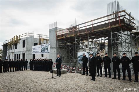 zdjęcie uroczystości wmurowania kamienia węgielnego pod budowę strażnicy PSP w Żninie