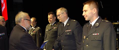 Zdjęcie z ceremonii wręczenia nagrody Strażaka Roku na warszawskim Torwarze.