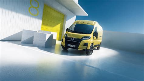 Nowy Opel Movano Electric w akcji, prezentujący nowoczesny design