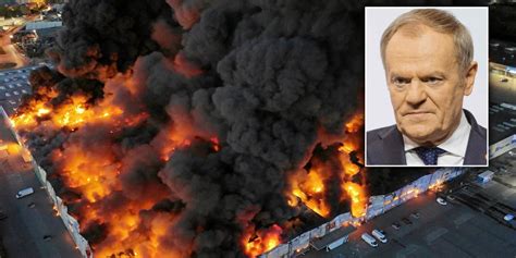 Pożar Hali Marywilskiej 44 w Warszawie, ogień trawi obiekty handlowe, dym unosi się nad miastem