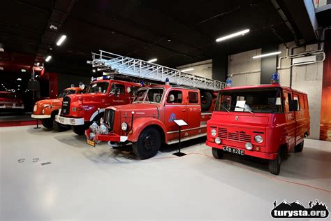 Uczestnicy wycieczki do Muzeum Pożarnictwa w Alwerni