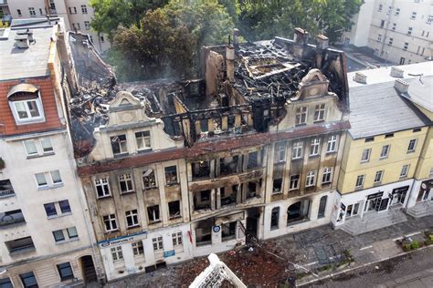 zdjęcie spalonej kamienicy w Poznaniu po wybuchu
