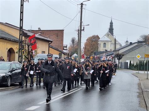 Uroczysta msza święta i przemarsz pocztów sztandarowych