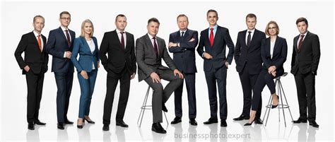 Zdjęcie grupowe aktorów Pożaru w Burdelu podczas występu w klubie Chłodna 25