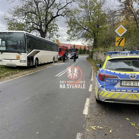 Zewnętrzny widok nowoczesnej remizy OSP Księginice Małe