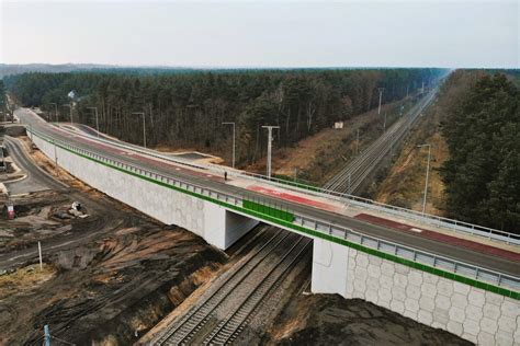 Zdjęcie przedstawiające zalaną ulicę w Wieliczce lub podtopiony wiadukt