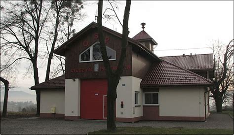 Archiwalne zdjęcie przedstawiające remizę strażacką lub historyczny sprzęt OSP Cieszyn Pastwiska.