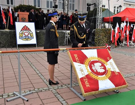 zdjęcie najstarszego zachowanego sztandaru piaseczyńskiej straży pożarnej
