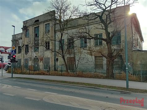 zdjęcie odnowionej starej remizy w Piasecznie, obecnie galerii sztuki