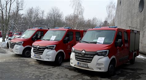 nowoczesny samochód pożarniczy OSP Izabelin