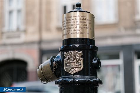 Krzyż upamiętniający strażaków, którzy zginęli w pożarze