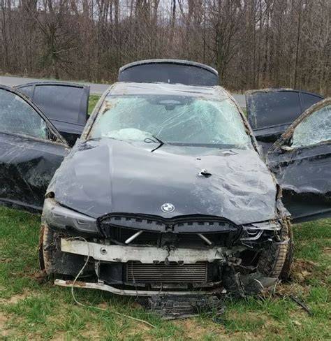 Zniszczone spalonym pojazdem BMW