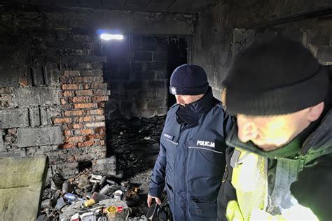 Pożar śmieci w opuszczonym budynku w Magnuszewicach