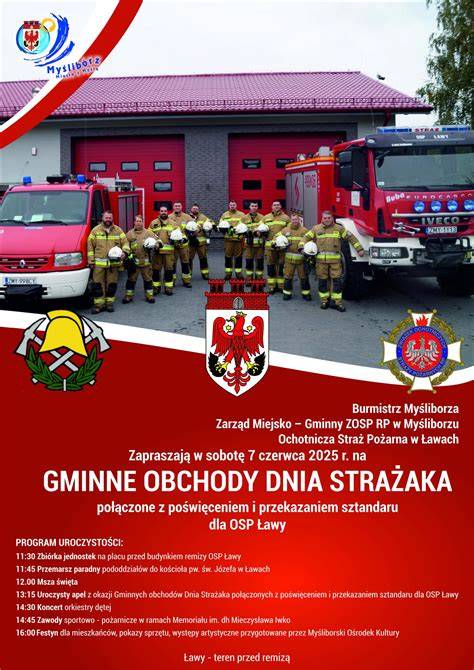 Uroczysty przemarsz pododdziałów OSP z pocztami sztandarowymi do kościoła