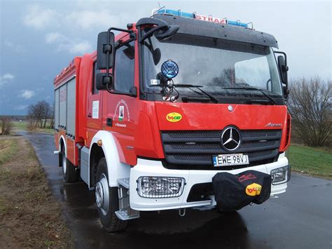 Nowoczesny samochód ratowniczo-gaśniczy na podwoziu Mercedes-Benz Atego