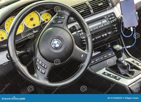 Thematic photo of a BMW E46 dashboard with glove compartment open