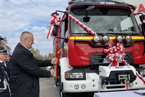 Infografika z kluczowymi parametrami technicznymi średniego samochodu ratowniczo-gaśniczego Iveco EuroCargo