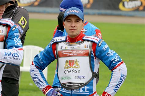 Jakub Jamróg w stroju strażackim