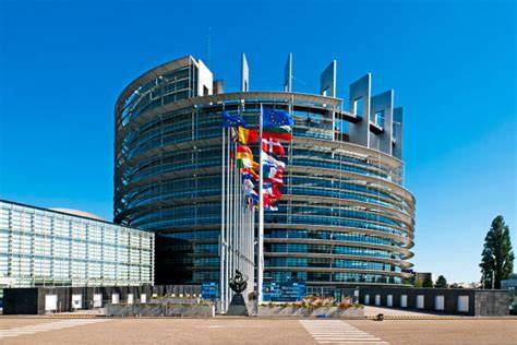 Tematyczne zdjęcie Parlamentu Europejskiego w Strasburgu