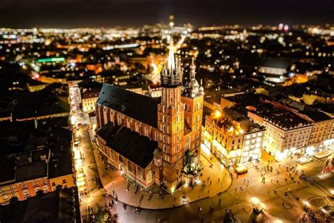 Panoramiczne zdjęcie dymu nad Wrocławiem z lotu ptaka