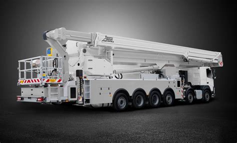 Wóz strażacki Scania z podnośnikiem Bronto Skylift S104HLA