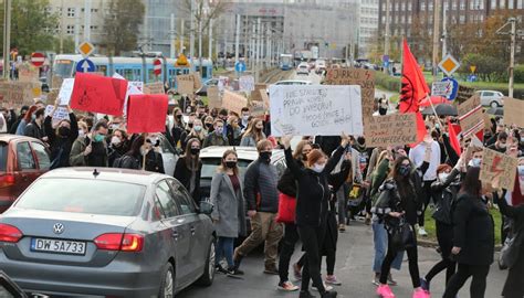 zdjęcie z manifestacji antyimigracyjnej we Wrocławiu w 2015 roku
