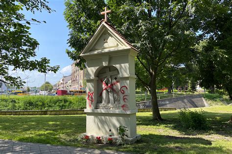 Kielecki hydrant stylizowany na pielęgniarkę