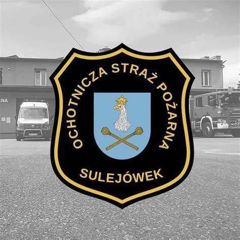 Zdjęcie przedstawiające starą remizę OSP Sulejówek przed zniszczeniem lub w okresie powojennym