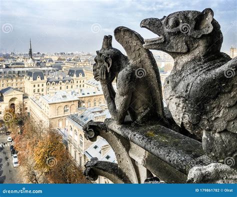 Wizerunek rzeźby Le Stryge z Notre-Dame