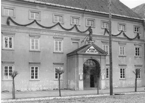 Koedukacyjne gimnazjum w Strzyżowie w okresie międzywojennym.