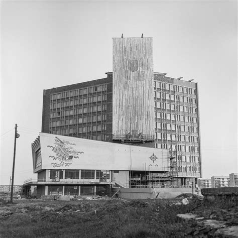 Budynek Prezydium Powiatowej Rady Narodowej w Strzyżowie zbudowany w latach 60. XX w. - obecnie szpital.