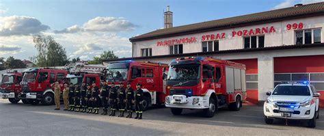 Zdjęcie strażaków z powiatu włoszczowskiego podczas akcji ratowniczo-gaśniczej