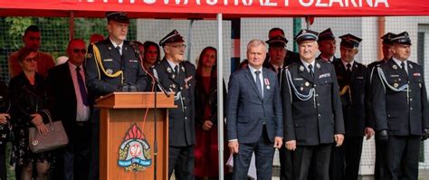 zdjęcie przedstawiające zebranie Ochotniczej Straży Pożarnej z udziałem członków, zarządu i zaproszonych gości