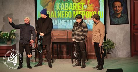 Kabaret Moralnego Niepokoju podczas występu na scenie