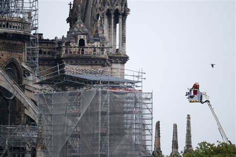 Infografika przedstawiająca rozprzestrzenianie się ołowiu po pożarze Notre-Dame