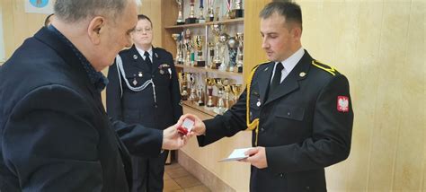 zdjęcie strażaka OSP w mundurze wyjściowym