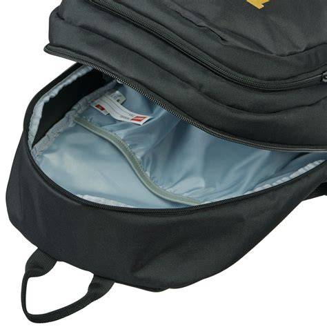 Wnętrze plecaka przedszkolnego z dwoma komorami