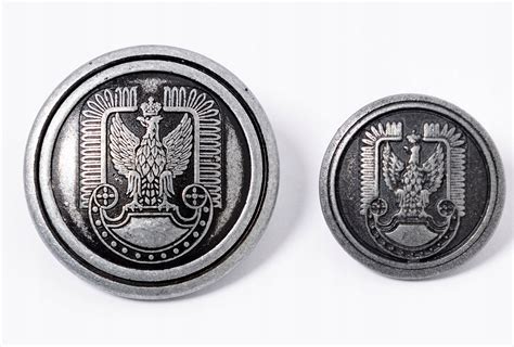 Detale męskiej marynarki munduru wyjściowego strażackiego: guziki, pagony, kieszenie