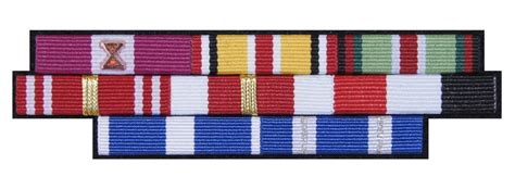 Zestaw akcesoriów do munduru strażackiego: baretki, sznury, pagony