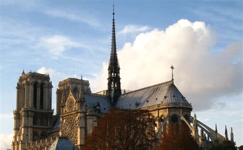 Zrekonstruowana iglica katedry Notre-Dame