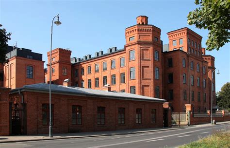 Historyczna fotografia remizy strażackiej na Księżym Młynie autorstwa Bronisława Wilkoszewskiego