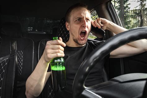 Ilustracja przedstawiająca konsekwencje jazdy pod wpływem alkoholu