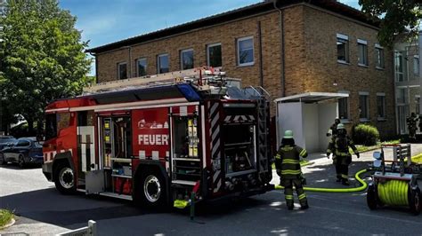infografika przedstawiająca przekrój elektrycznego wozu strażackiego Rosenbauer RT