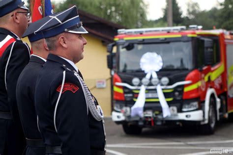 Zdjęcie remizy strażackiej OSP Krosno - Turaszówka z placem apelowym