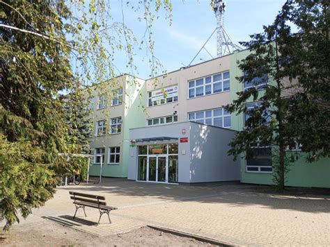 Zdjęcie przedstawiające wejście do Szkoły Jazdy Strażak w Bydgoszczy