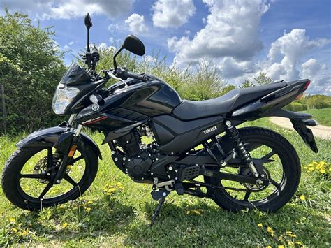 Zdjęcie motocykli Yamaha MT07, Yamaha YS 125 i BMW G310R używanych do nauki jazdy
