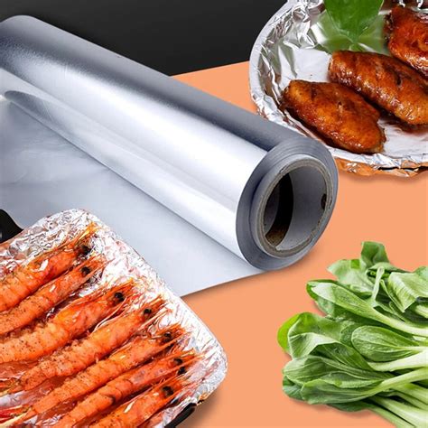 Rolka folii aluminiowej w kuchni