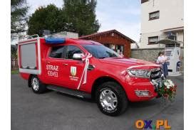 Uroczystość otwarcia i poświęcenia nowego garażu OSP Wąchock z wozem bojowym Volvo